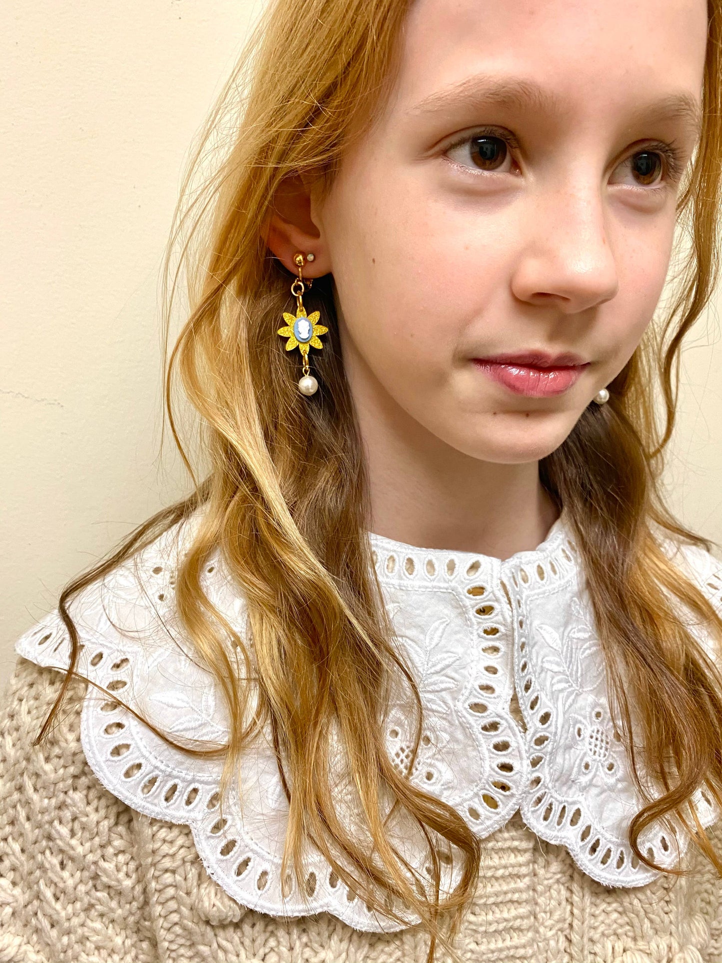 "Cameo Pearl Love" Clip On Earrings