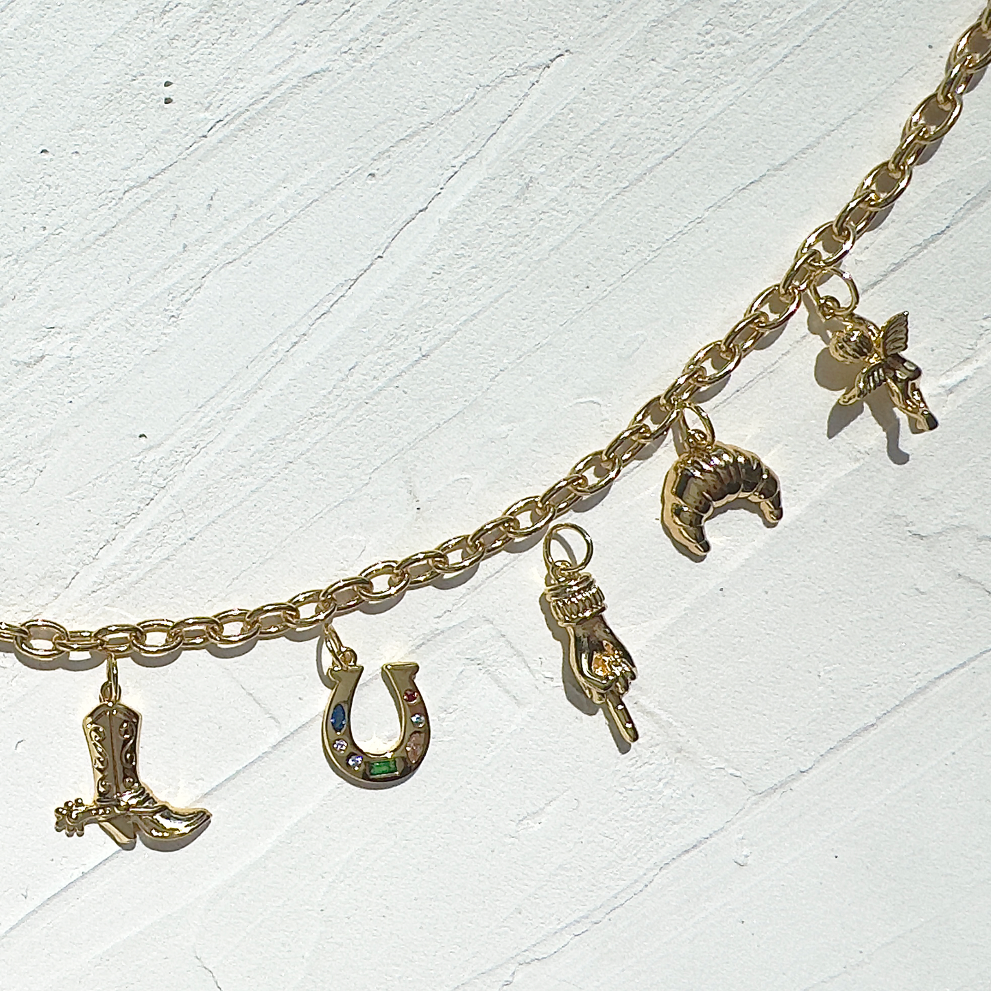 Chantal Horseshoe Charm: Gold plate