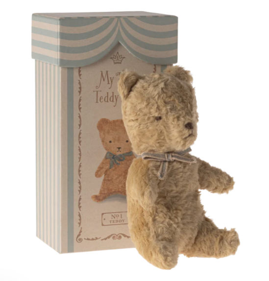 My first teddy - Sand