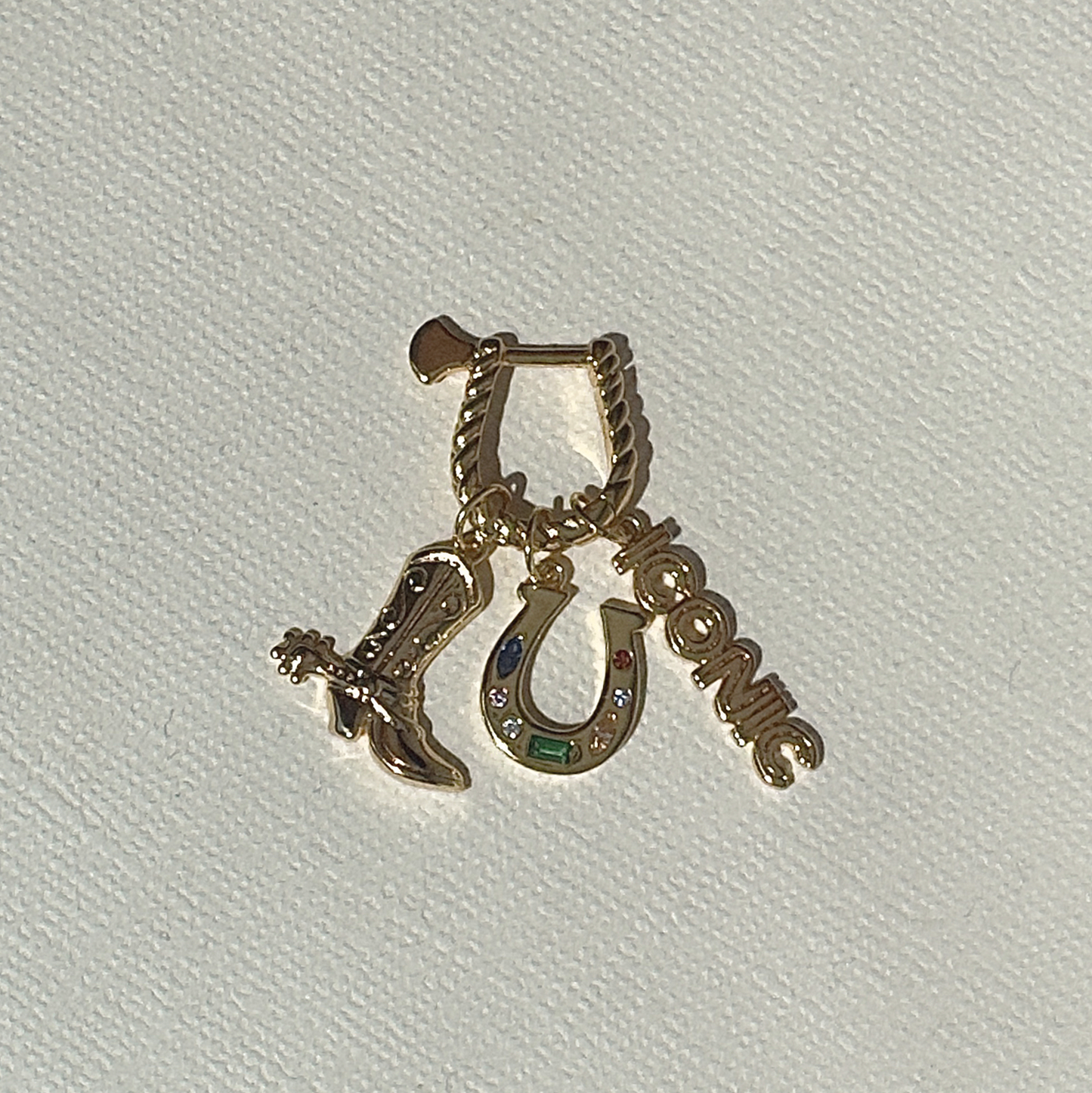 Chantal Horseshoe Charm: Gold plate