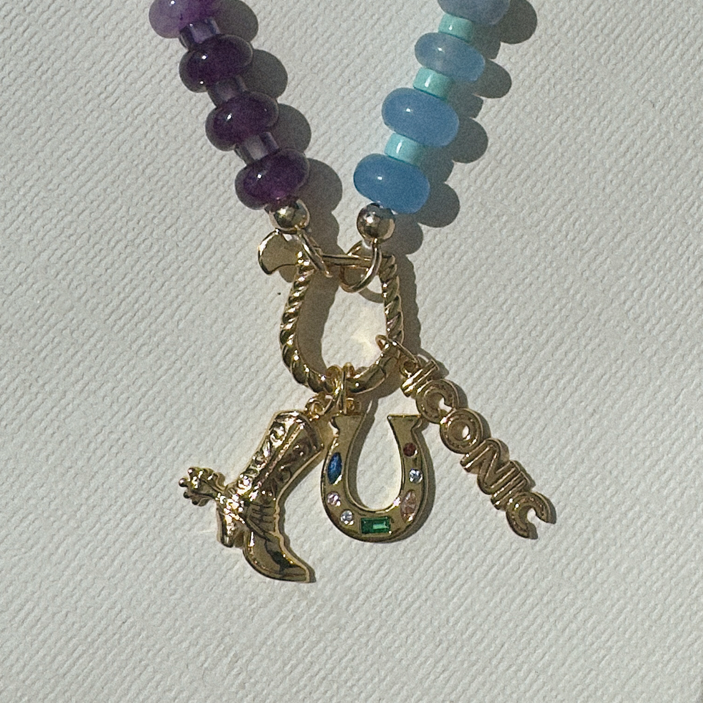 Chantal Horseshoe Charm: Gold plate