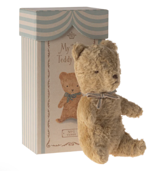 My first teddy - Sand