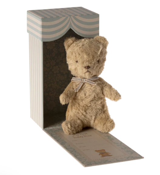 My first teddy - Sand