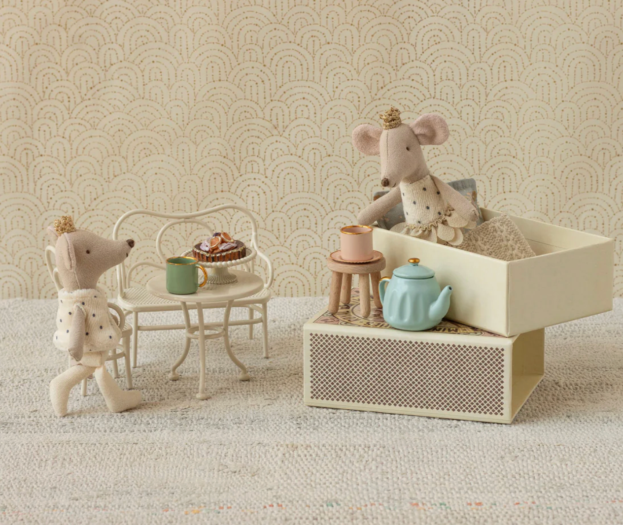 Royal twin mice, Little sister and brother in matchbox