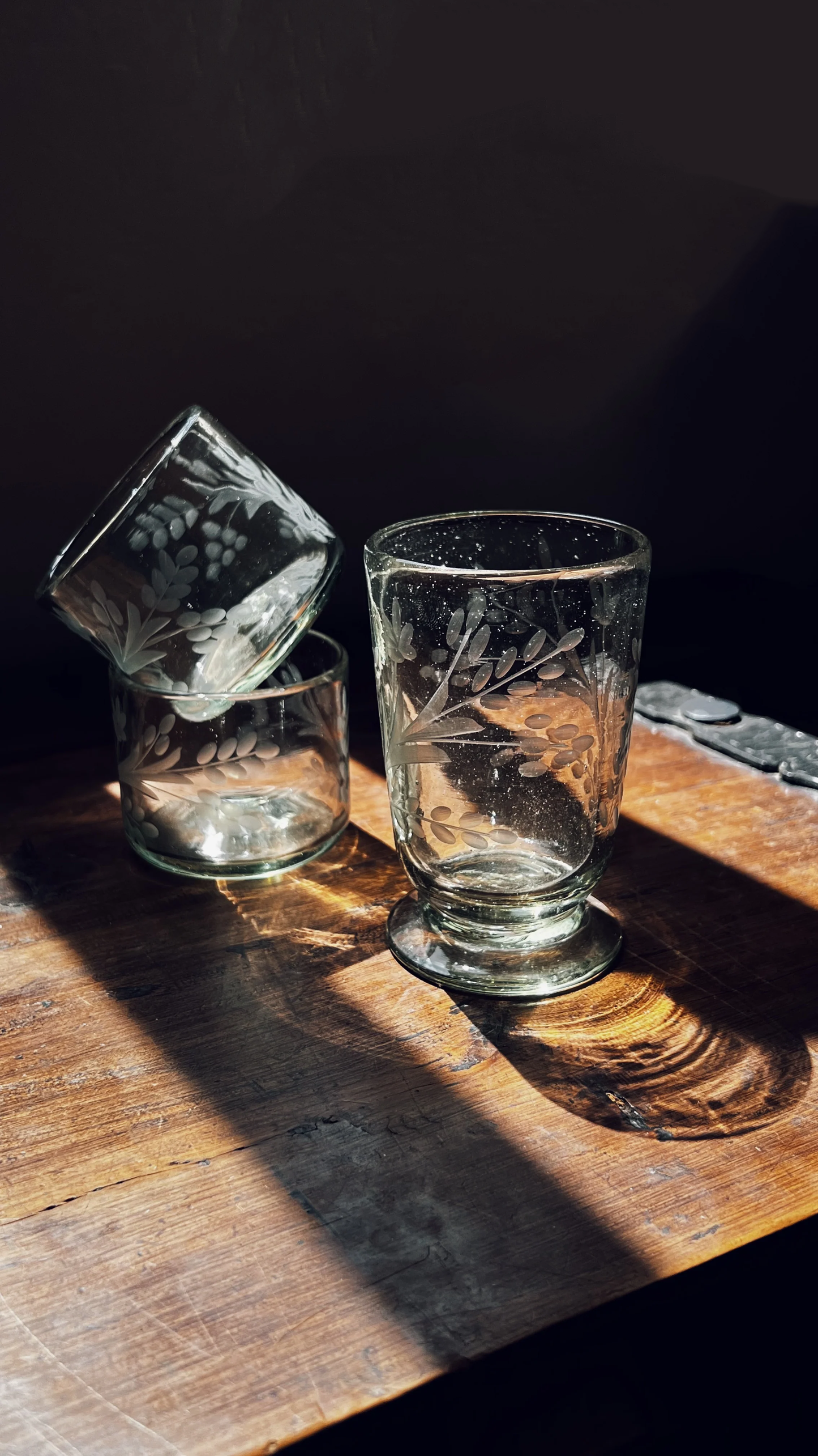 Hand-etched Blown Footed Glass: Wine Glass