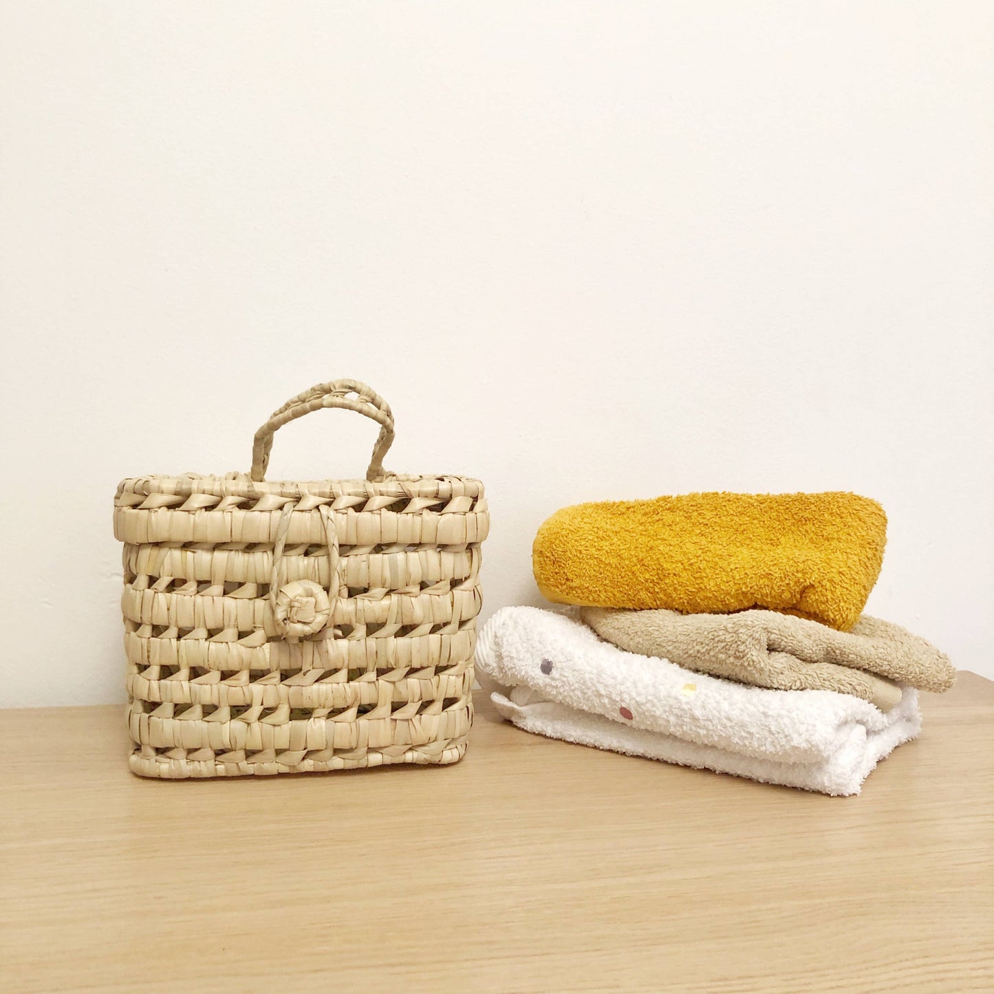 Straw storage trunk, Bathroom Organization and Storage: Medium